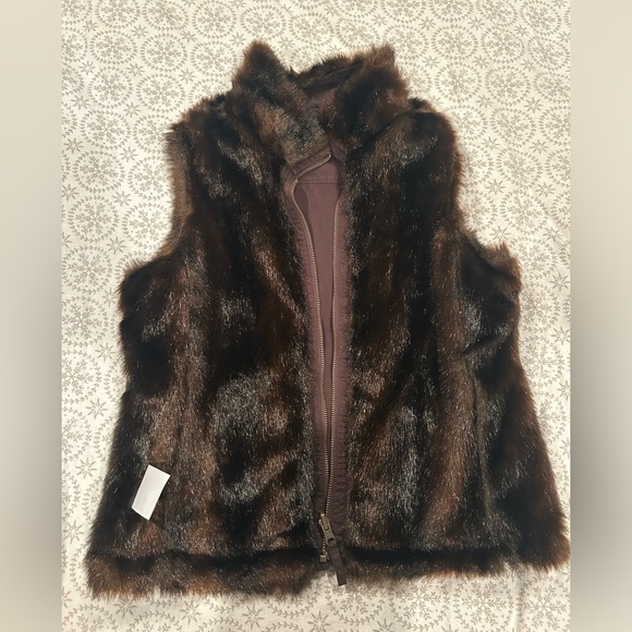 Reversible YKK Women’s Faux Animal Fur Vest - Picture 2 of 3
